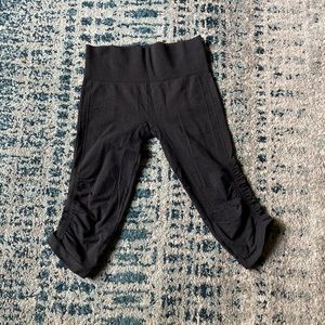 Lululemon Crop Legging, Size 6